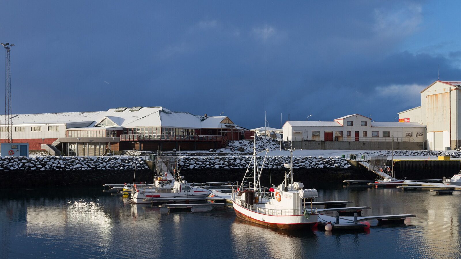 salmon shipment on inaugural Iceland–Beijing direct flight at Keflavík departure
