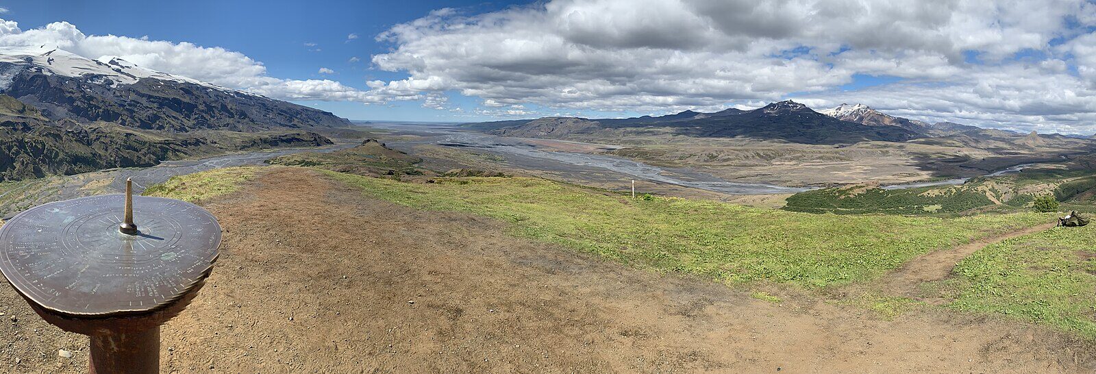 Panorama over glacial river and mountains with a viewpoint marker (Langadal, Þórsmörk)