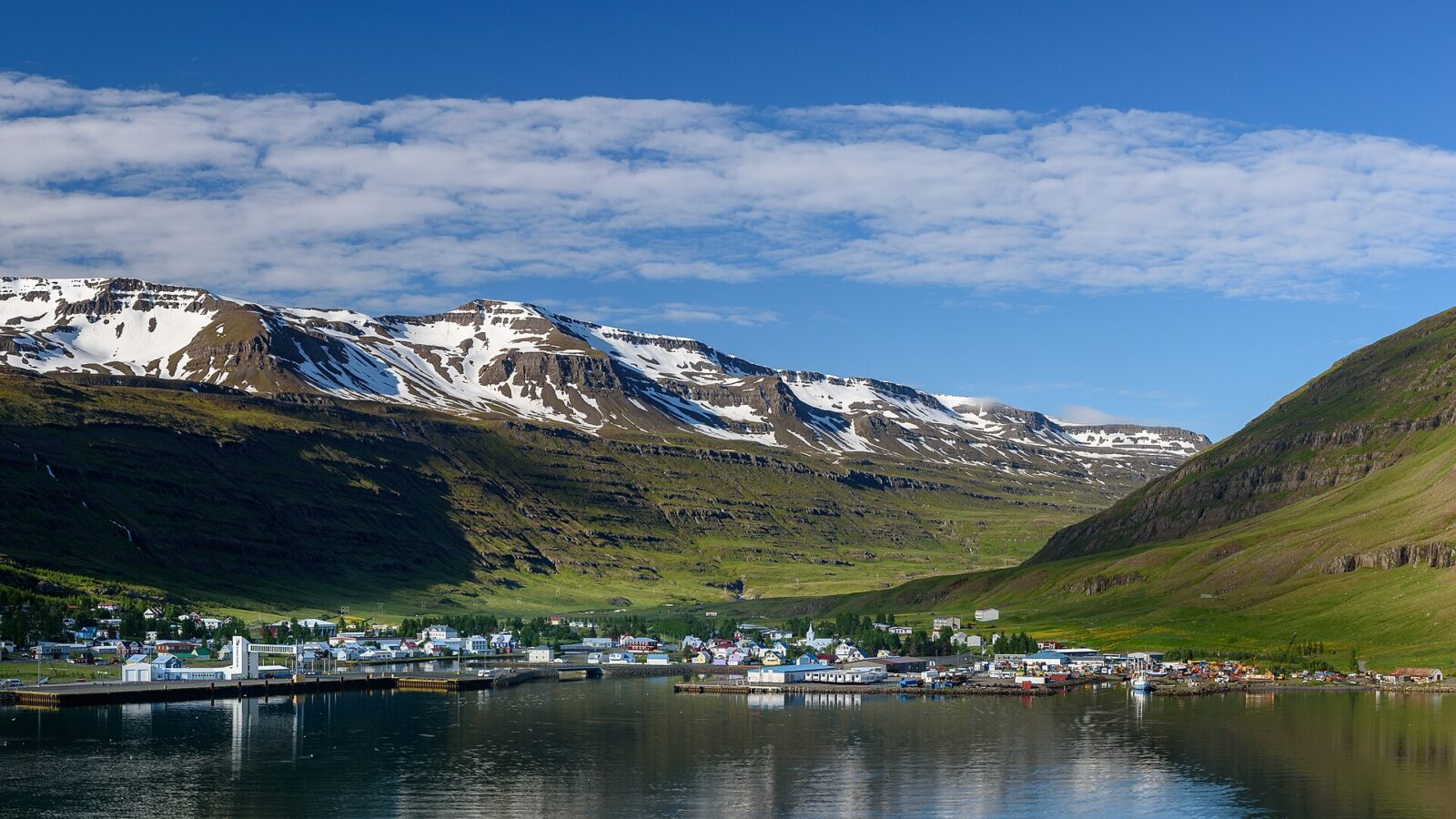 Harbour with town and mountain backdrop (Seyðisfjörður)