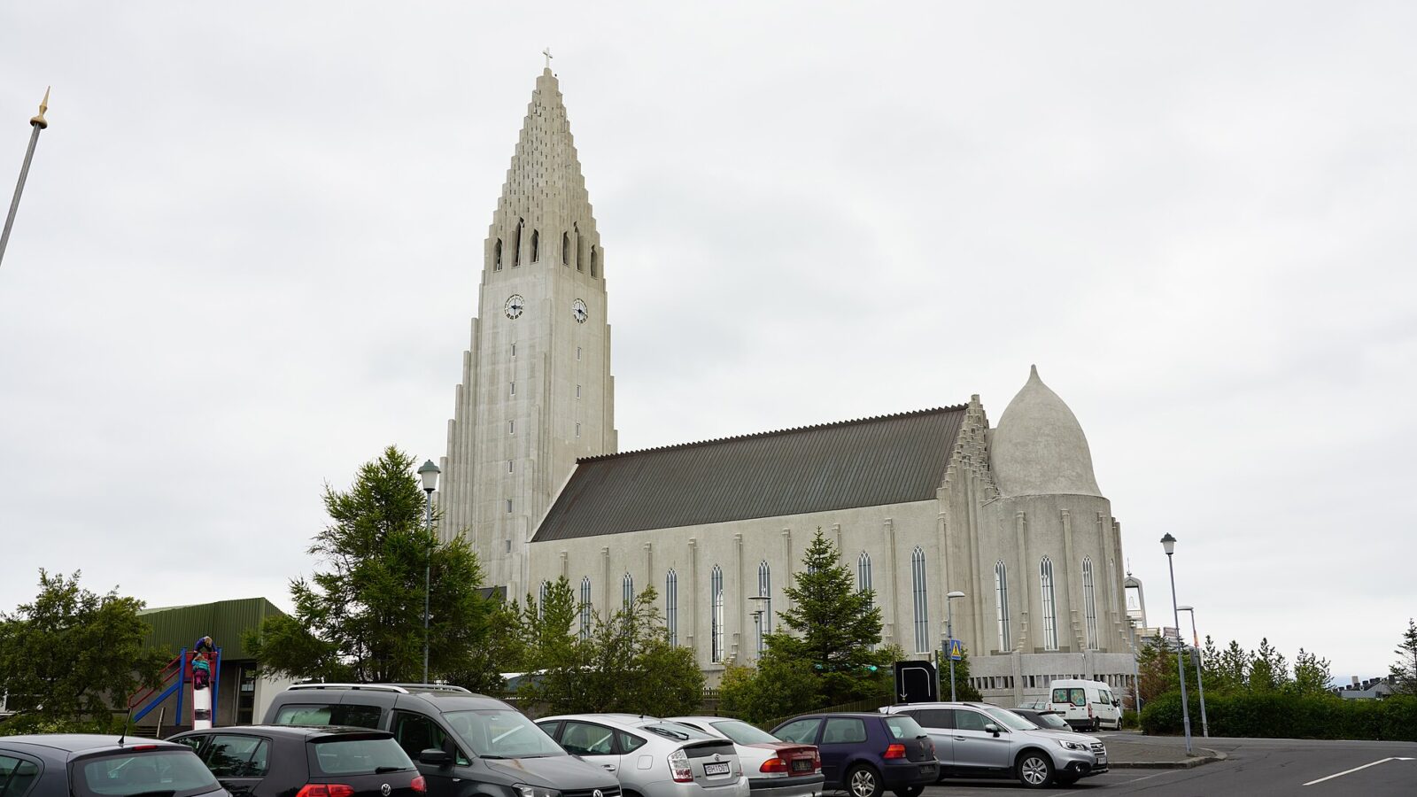 Hallgrímskirkja exterior with parked cars in front