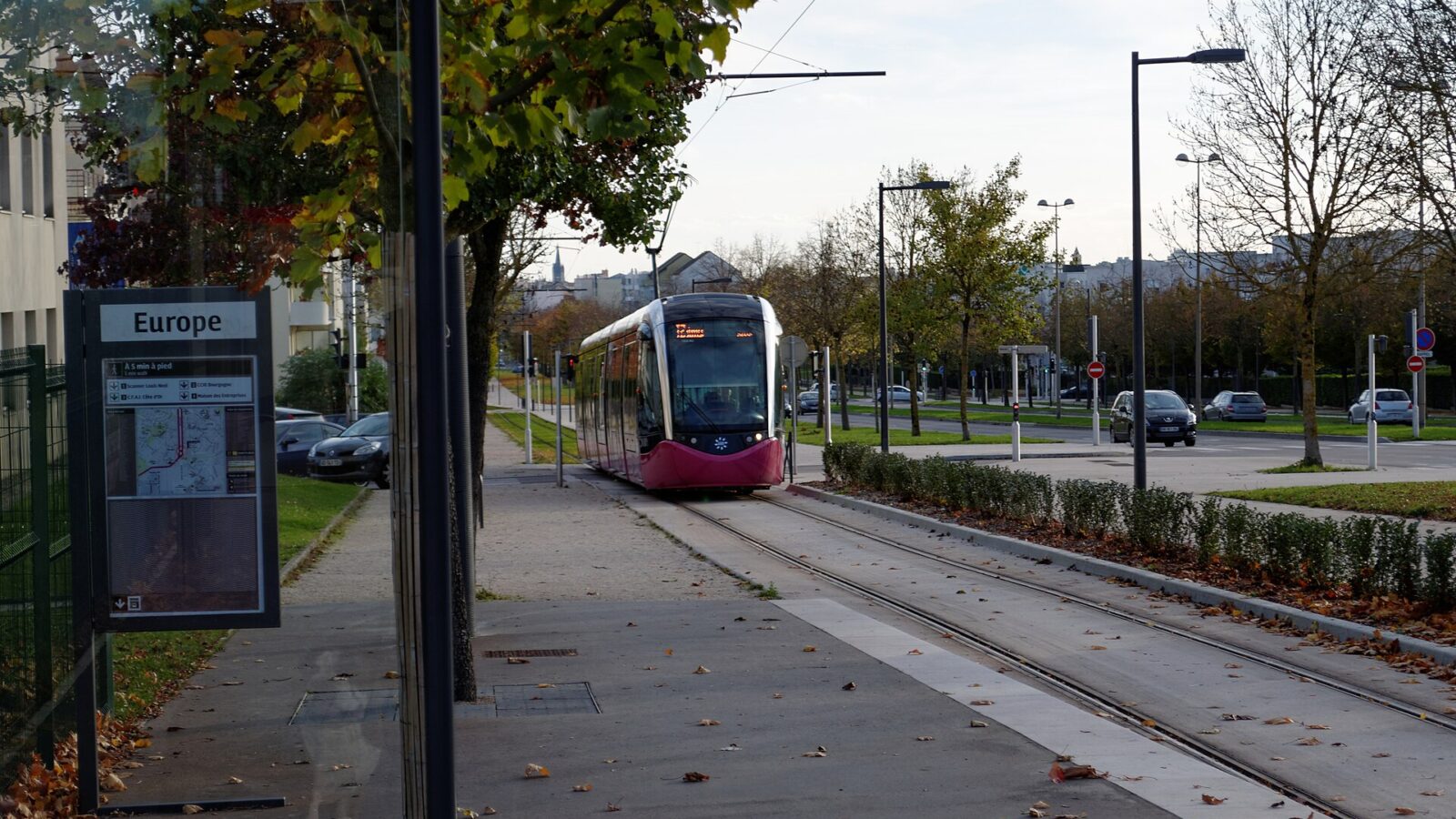 Dijon tramway avenue de Langres 06 (Europe)