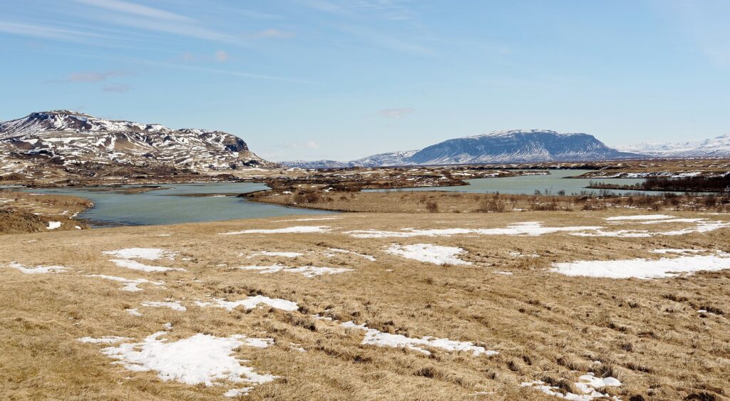 Meandering river and marshy islands under snow-dusted hills (Skeiða- og Gnúpverjahreppur)