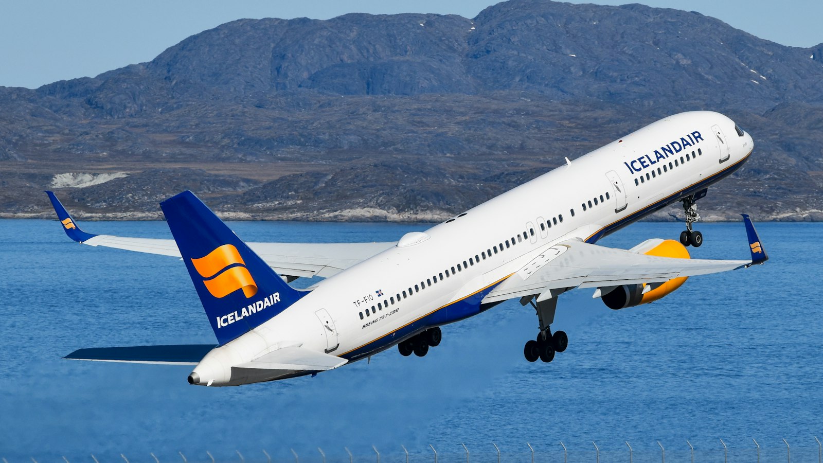 An Icelandair Boeing 757 taking off
