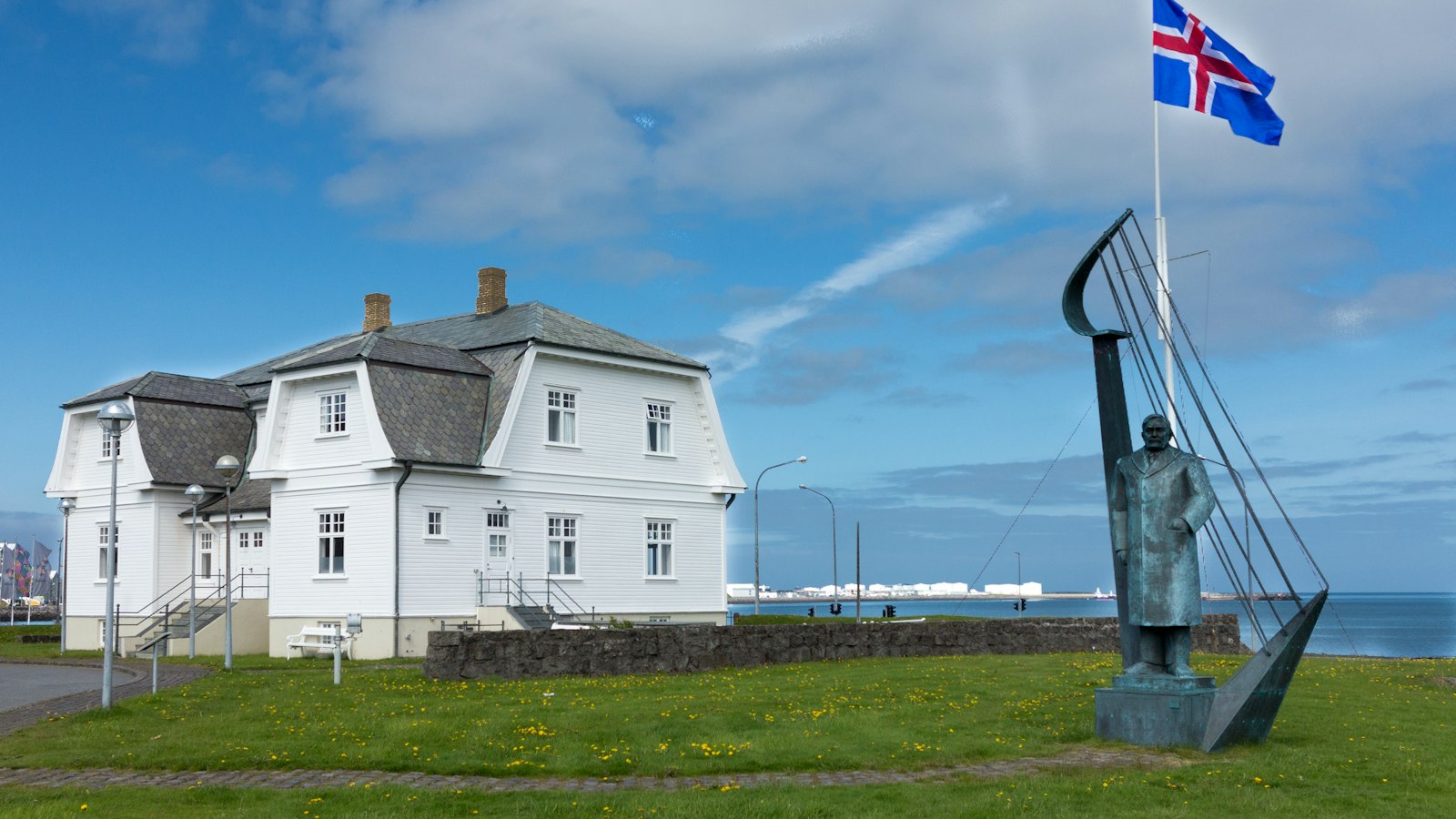 Höfði house in Reykjavík with the Icelandic flag