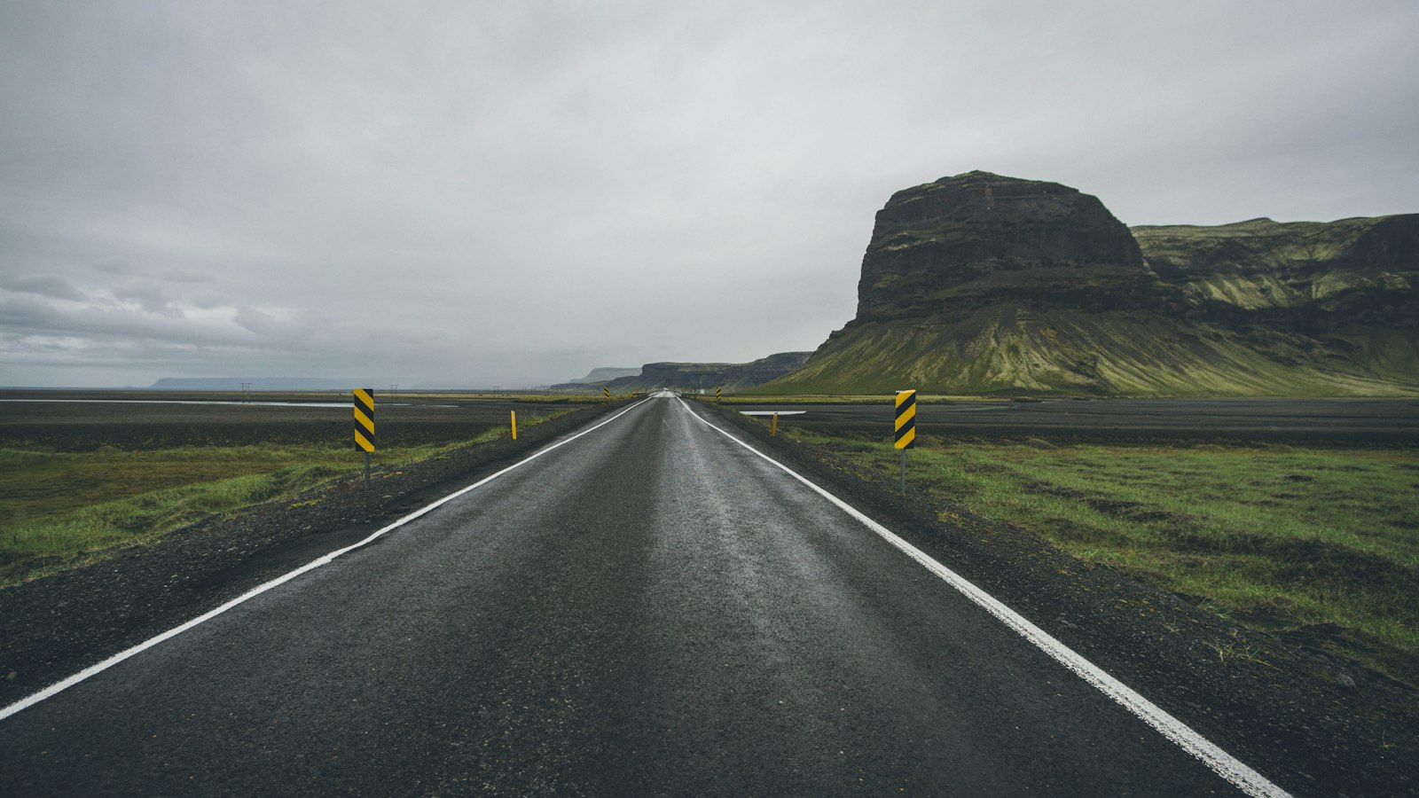 The Ring Road running towards a mountain